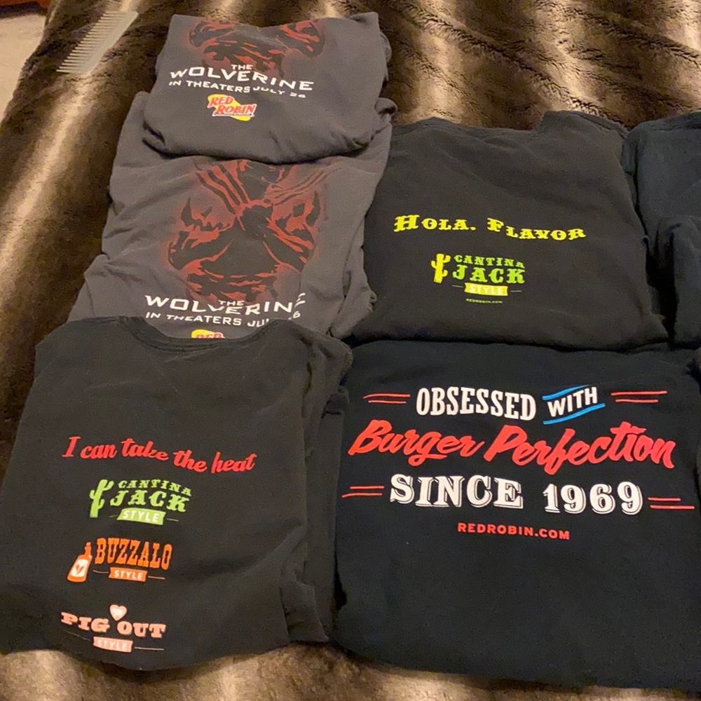 Red Robin t-shirt bundle